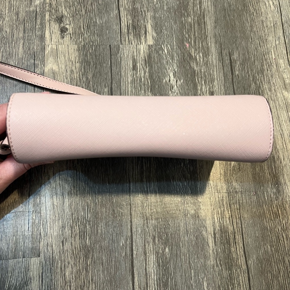 Steve Madden Baby Pink Crossbody with Built in Wallet Adjustable Strap - Picture 4 of 11